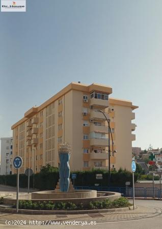  Piso en recinto cerrado con aparcamiento a la entrada del Rincón de la Victoria - MALAGA 