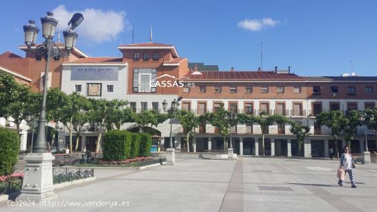 EDIFICIO ROLERSA- Piso de 4 habitaciones, 2 baños, terraza y garaje. - MADRID