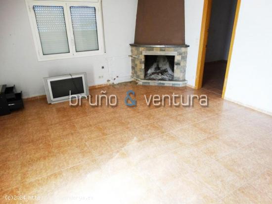 EN VENTA CHALET DE 3 DORMITORIOS EN SANTA OLIVA - LES PEDRERES - TARRAGONA