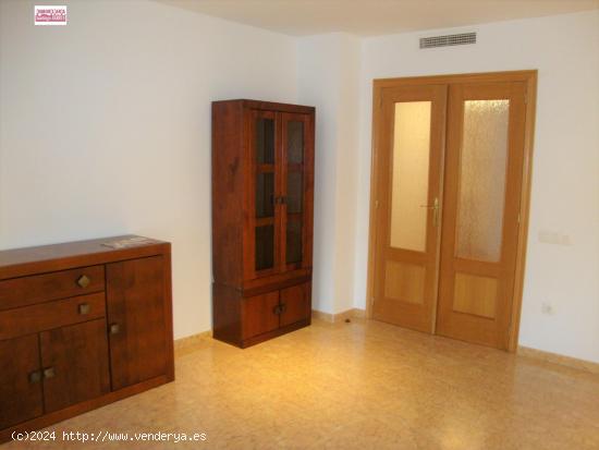 VENTA DE PISO CON PLAZA DE GARAJE EN ALMUSSAFES ( VALENCIA) - VALENCIA