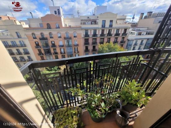 Exclusivo ático de 150m2 con terraza para reformar en la mejor zona del Barrio de Salamanca - MADRI