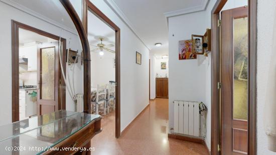 Increible vivienda con garaje y trastero en zona calle Valencia - VALENCIA