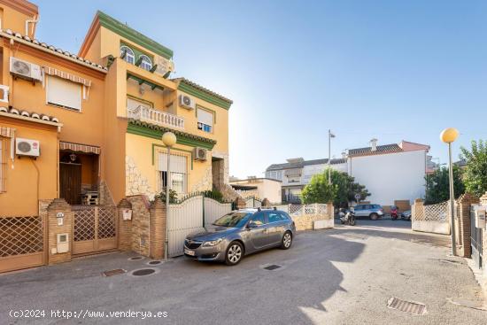 Venta de chalet pareado en Santa Fe (Granada) - GRANADA