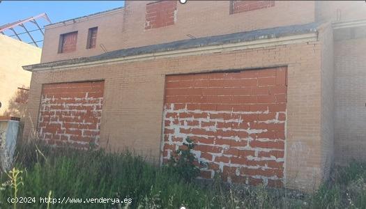 EDIFICIO EN CONTRUCCIÓN EN LA URBANIZACIÓN LAS VEGAS DEL TAJO EN BREA DE TAJO (MADRID) - MADRID