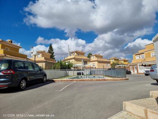 DUPLEX ADOSADO EN URBANIZACÓN CERRADA EN MOTESOL - ALICANTE