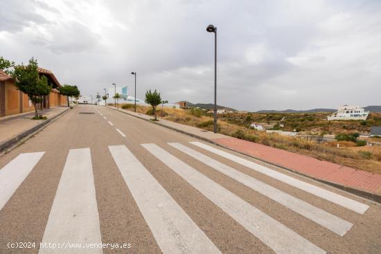 PARCELA EN URB. ALTOS DE LA ZUBIA - GRANADA