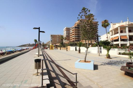 APARTAMENTO EN PLANTA BAJA EN PLAYA MORRO DE GOS EN EDIF. DE 1ª LINEA CON TERRAZAS  Y JARDINERAS - 