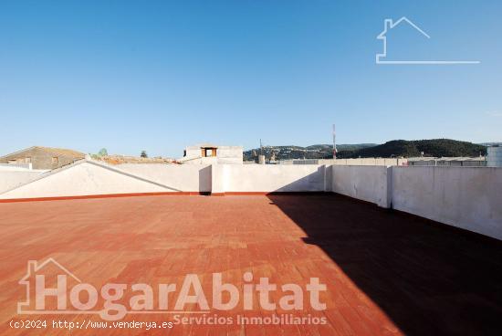 AMPLIA CASA CON BALCÓN, GRAN TERRAZA Y TRASTERO - VALENCIA