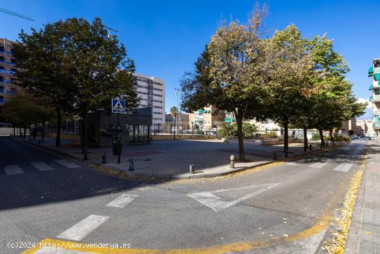 COCHERA CERRADA. ZONA PALACIO DE DEPORTES. - GRANADA