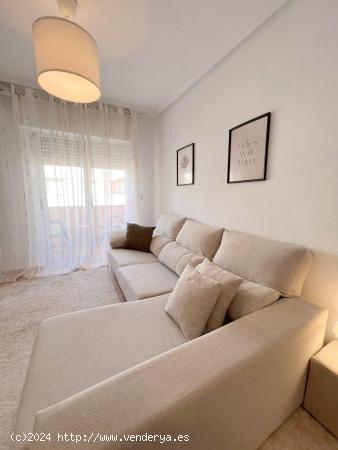 Apartamento dúplex con tres dormitorios en Torrevieja - ALICANTE