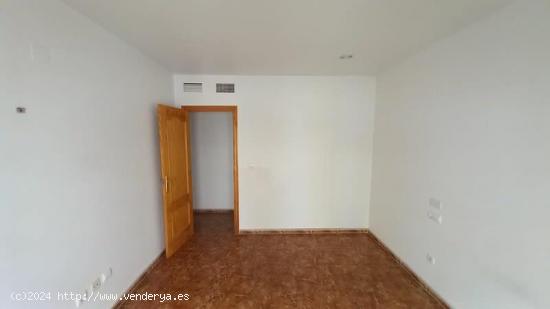 SOL8VIDAL VENDE VIVIENDA DE BANCO EN ALMORADÍ - ALICANTE