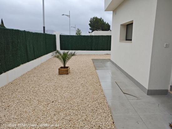 🏡✨ ¡Tu vivienda de ensueño te espera en Calasparra! 🌟 ALQUILR UN AÑO - MURCIA