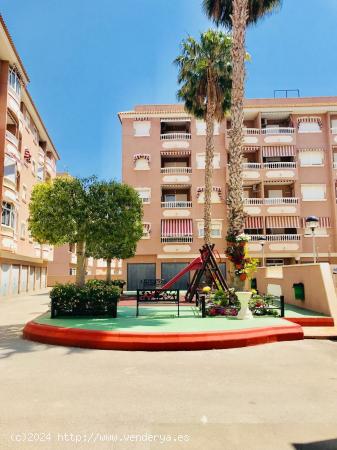 VIVIENDA A ESCASOS METROS DEL MAR EN UBANIZACION CON PISCINA PLAYA LISA TAMARIT - ALICANTE