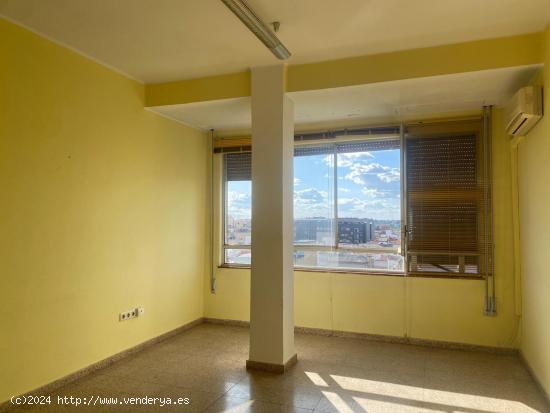 Apartamento para reformar en Cánovas - CACERES