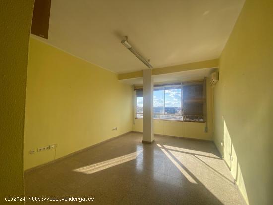 Apartamento para reformar en Cánovas - CACERES