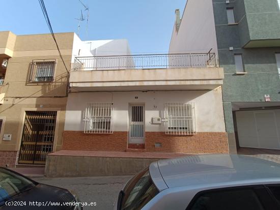  OPORTUNIDAD, SE VENDE ESTUPENDA CASA EN EL CENTRO DE AGUILAS - MURCIA 