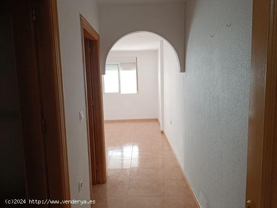 OPORTUNIDAD, SE VENDE ESTUPENDO PISO EN PLAZA DE LAS FLORES - MURCIA