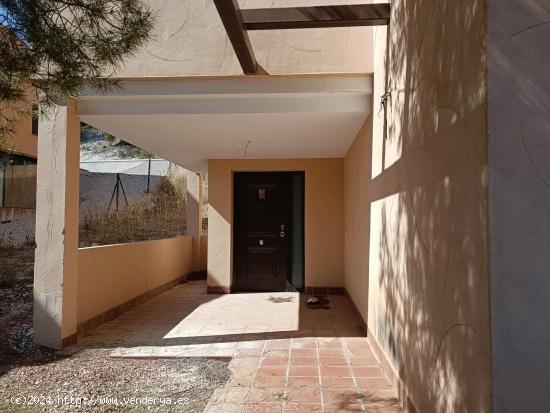 OPORTUNIDAD, SE VENDE ESTUPENDO CHALET EN URB. NUEVA CARAVACA - MURCIA