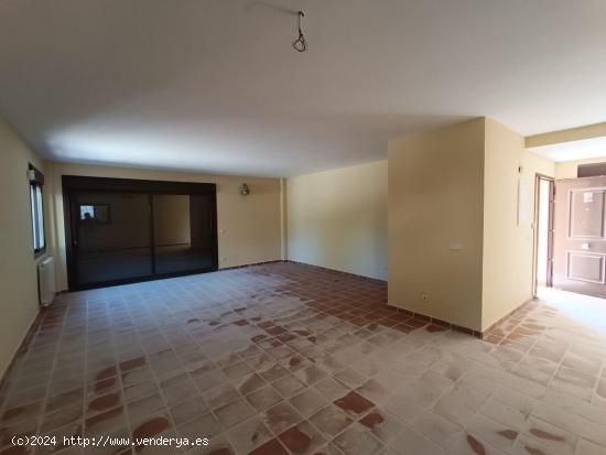 OPORTUNIDAD, SE VENDE ESTUPENDO CHALET EN URB. NUEVA CARAVACA - MURCIA