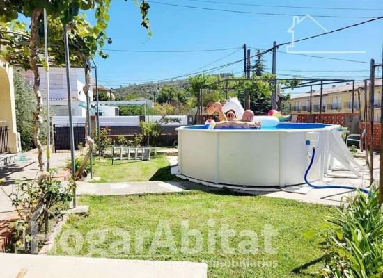 ¡EXCELENTE OPORTUNIDAD! GRAN CHALET CON GARAJE, 6 DORMITORIOS, TERRAZA Y PARCELA - CASTELLON