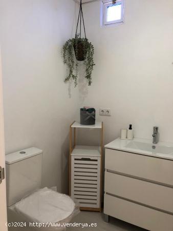 CASA ADOSADA DE 4 DORMITORIOS Y SOLÁRIUM PRIVADO - ZONA BIGASTRO - - ALICANTE