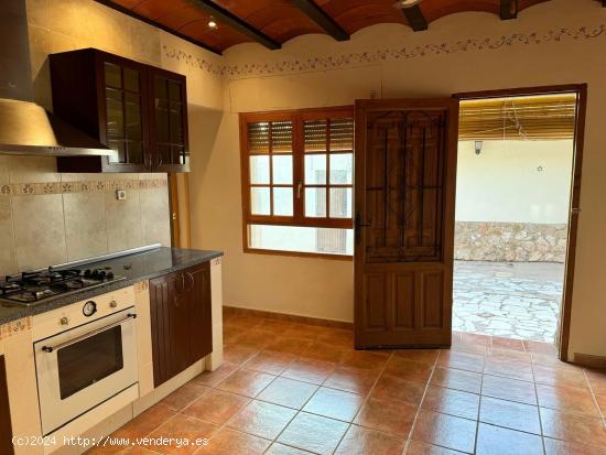 ¡CASA CON UN GRAN PATIO EN CAÑADA DEL TRIGO! - MURCIA