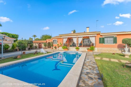 CHALET EN VENTA - URBANIZACIÓN  SOL y LUZ  - ALICANTE