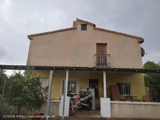 CHALET MUY TRANQUILO CERCANO A LA POBLACIÓN DE AYORA - VALENCIA