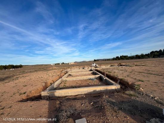 PARCELA EN PINAR DE LA PESCATERA, CON PROYECTO Y PERMISOS. TODO VALLADO - ALBACETE