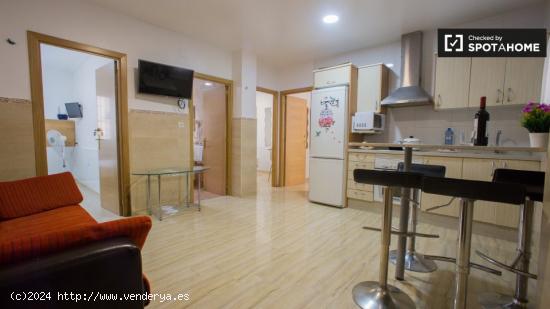 Habitación individual en alquiler en apartamento de 3 dormitorios en Poblats - VALENCIA