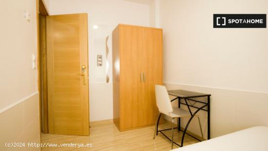 Habitación individual en alquiler en apartamento de 3 dormitorios en Poblats - VALENCIA