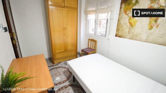 Habitación soleada con cama individual en alquiler en Algirós - VALENCIA