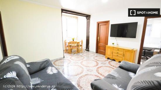 Habitación soleada con cama individual en alquiler en Algirós - VALENCIA