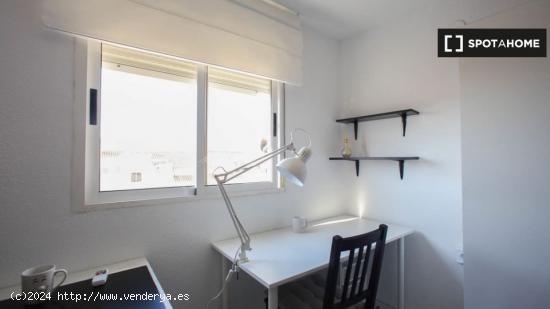 Habitación en apartamento de 3 dormitorios en Algirós - VALENCIA