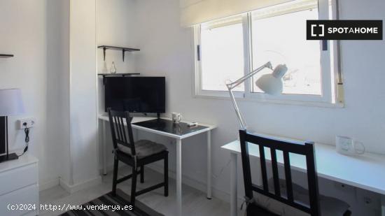 Habitación en apartamento de 3 dormitorios en Algirós - VALENCIA