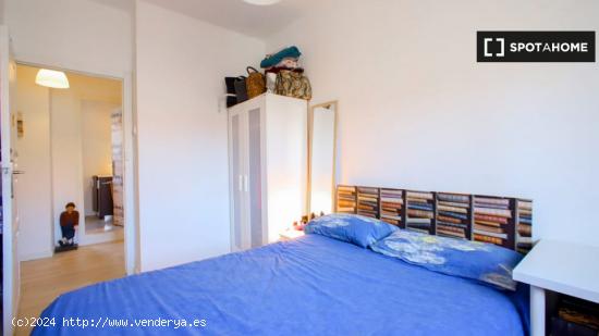 Habitación ordenada en alquiler en apartamento de 3 dormitorios en Poblats Marítims - VALENCIA