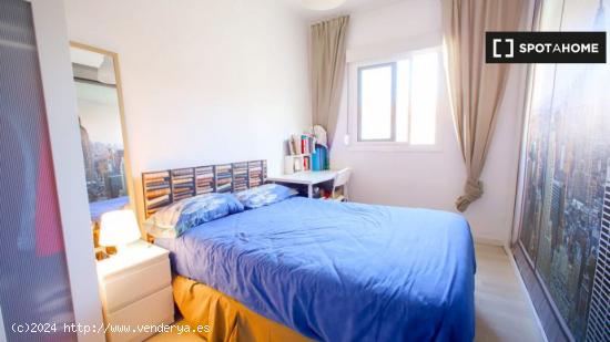 Habitación ordenada en alquiler en apartamento de 3 dormitorios en Poblats Marítims - VALENCIA