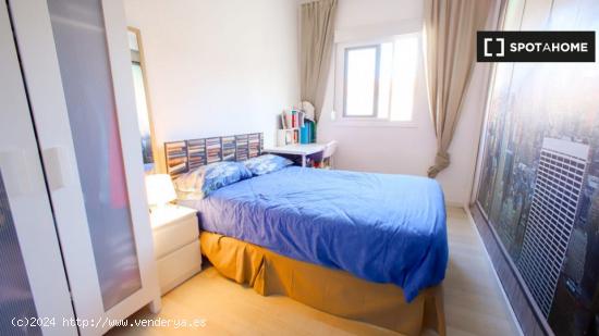 Habitación ordenada en alquiler en apartamento de 3 dormitorios en Poblats Marítims - VALENCIA