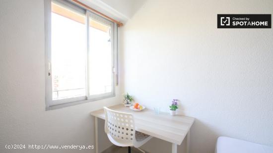 Bonita habitación en alquiler en apartamento de 3 dormitorios en Camins al Grau. - VALENCIA