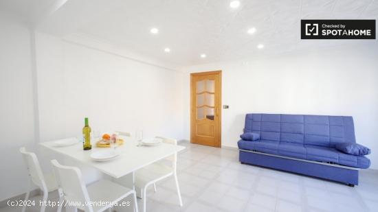 Bonita habitación en alquiler en apartamento de 3 dormitorios en Camins al Grau. - VALENCIA