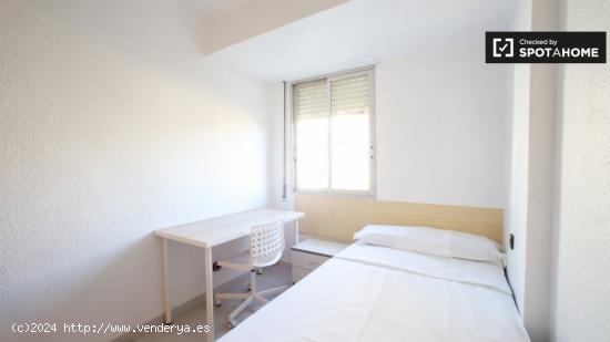 Habitación luminosa en alquiler en apartamento de 3 dormitorios en Camins al Grau. - VALENCIA