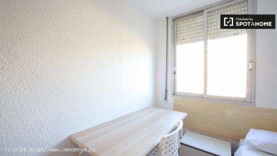 Habitación luminosa en alquiler en apartamento de 3 dormitorios en Camins al Grau. - VALENCIA