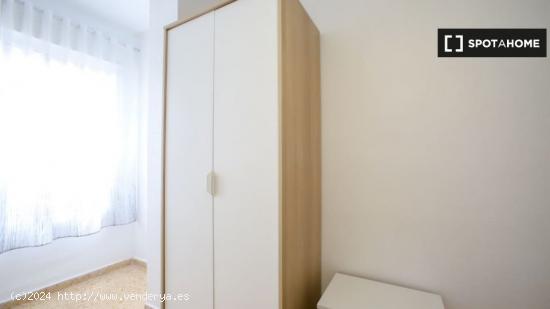 Habitaciones en alquiler en chill apartamento de 5 dormitorios en Benimaclet - VALENCIA