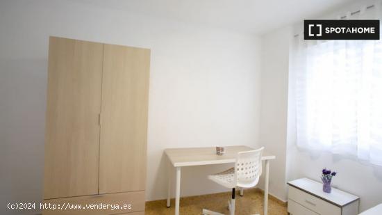 Habitaciones en alquiler en chill apartamento de 5 dormitorios en Benimaclet - VALENCIA