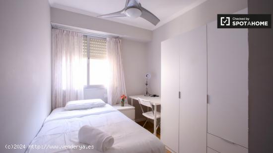 Elegante habitación en alquiler en apartamento de 4 dormitorios en Algirós, Valencia - VALENCIA