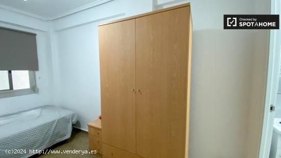 Moderna habitación en alquiler en apartamento de 6 dormitorios, Algirós - VALENCIA