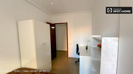 Elegante habitación en alquiler en apartamento de 6 dormitorios, Algirós - VALENCIA