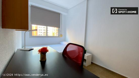 Moderna habitación en alquiler en apartamento de 6 dormitorios, Algirós - VALENCIA