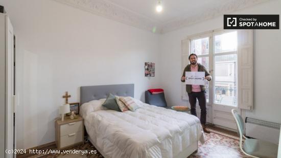 Se alquila habitación en apartamento de 9 dormitorios en el Eixample, Barcelona - BARCELONA