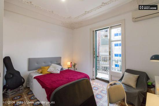  Se alquila habitación en apartamento de 9 dormitorios en el Eixample, Barcelona - BARCELONA 